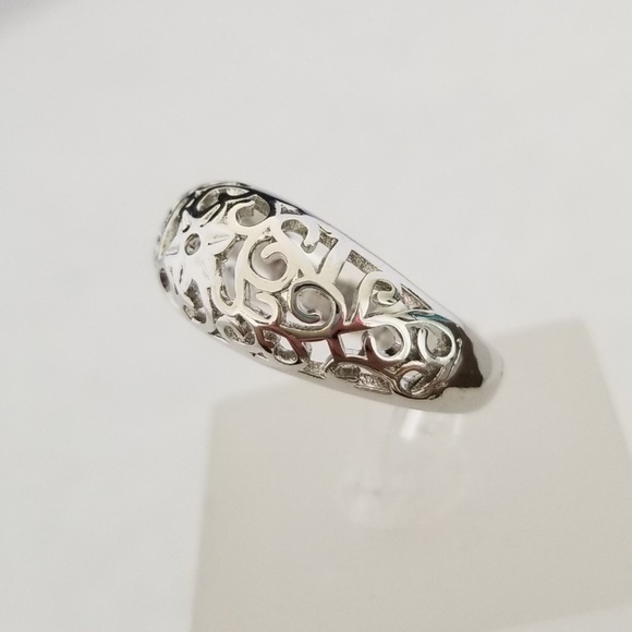 HOST PICK!!! 🎉 Scroll Design 18k White Gold Band - Picture 3 of 8